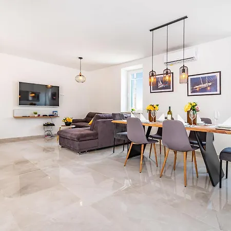 Urumovac Starigrad Paklenica