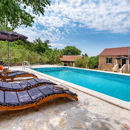 Urumovac Starigrad Paklenica