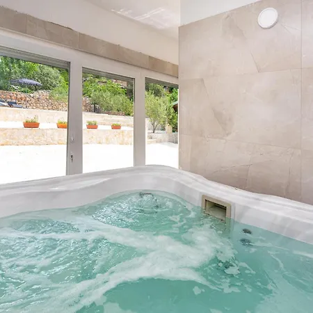 Urumovac Casa de Férias Starigrad Paklenica