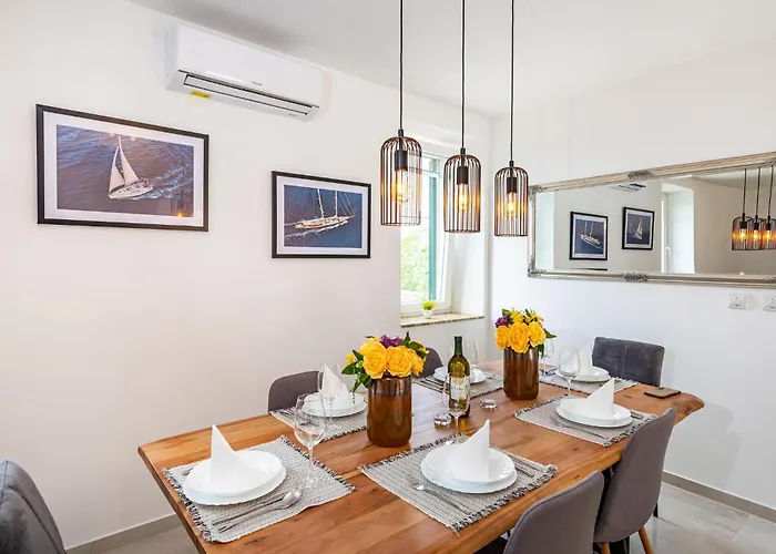 Дом отдыха Urumovac Стариград-Пакленица