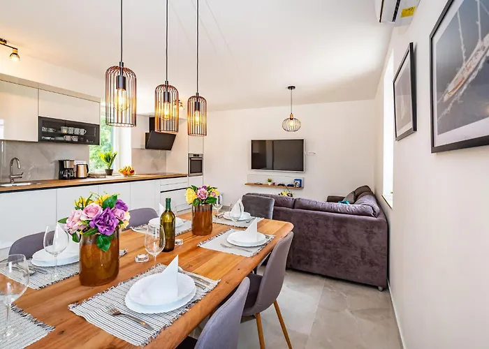 Urumovac Стариград-Пакленица