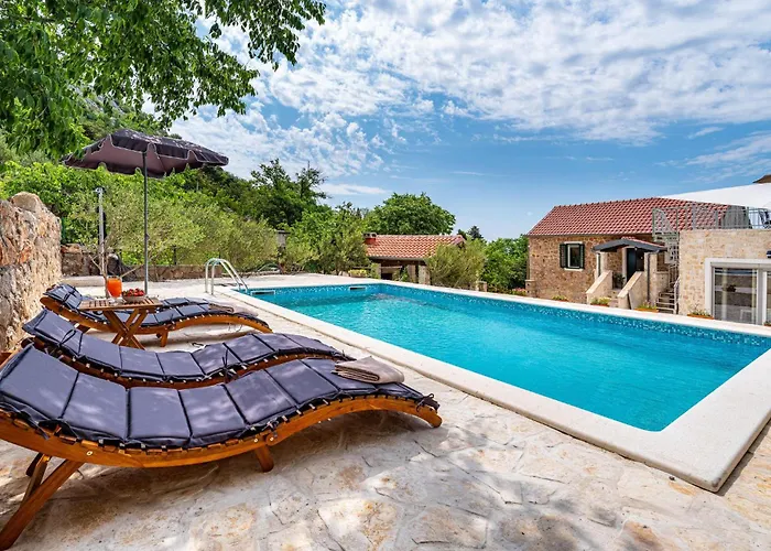 Urumovac Стариград-Пакленица