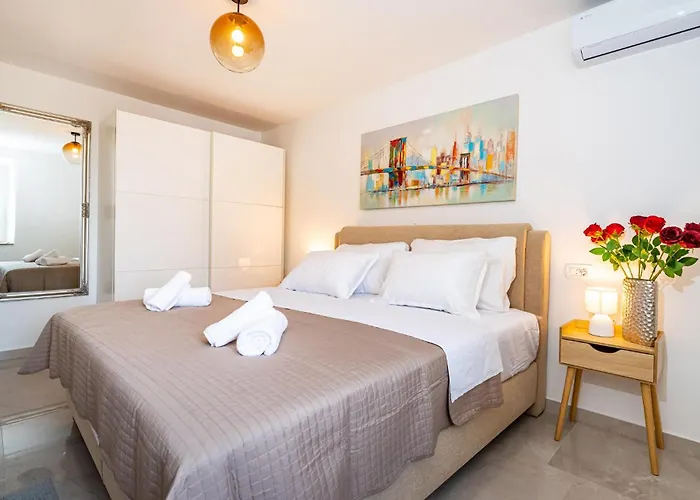 Urumovac * Стариград-Пакленица