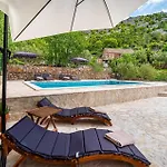 Tatil Evi Urumovac *